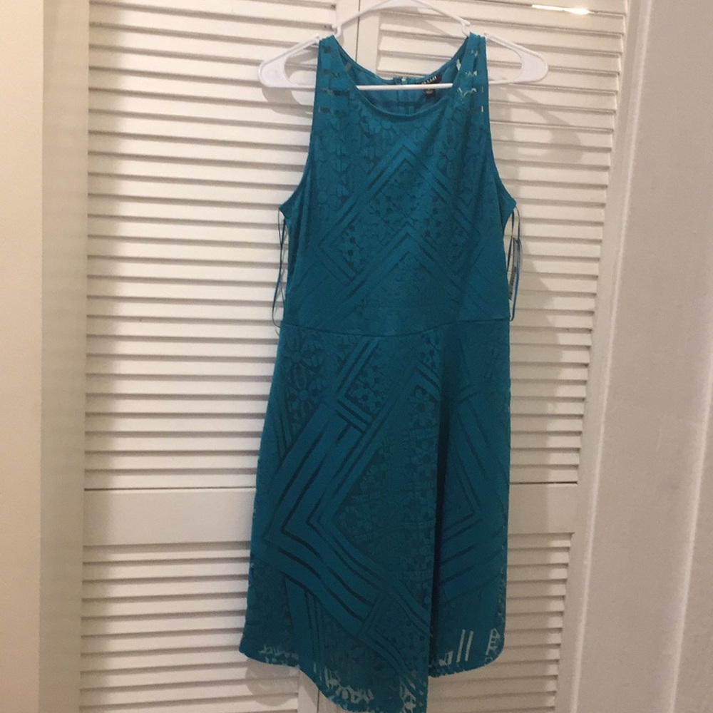 NWOT Ladies Turquoise Blue knee length dress